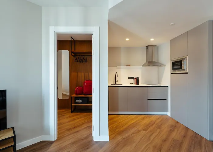 Apartment 2h Living *