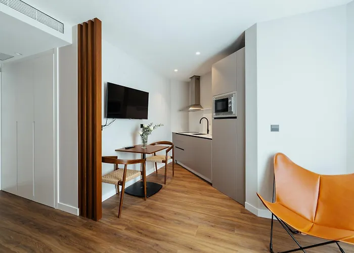 Apartment 2h Living *